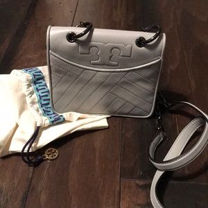 Tory Burch Cross Body Handbag!! Excellent